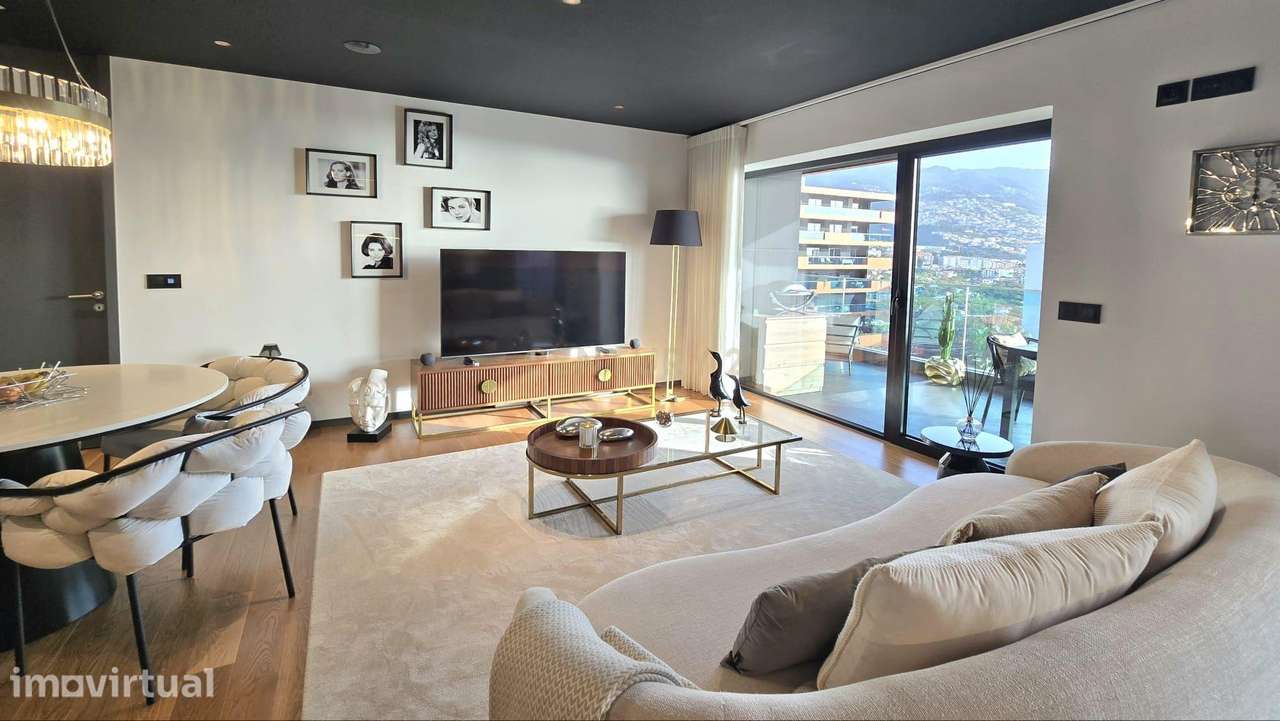 Apartamento Moderno com Vista Panorâmica em São Martinho, Funchal - Grande imagem: 3/14