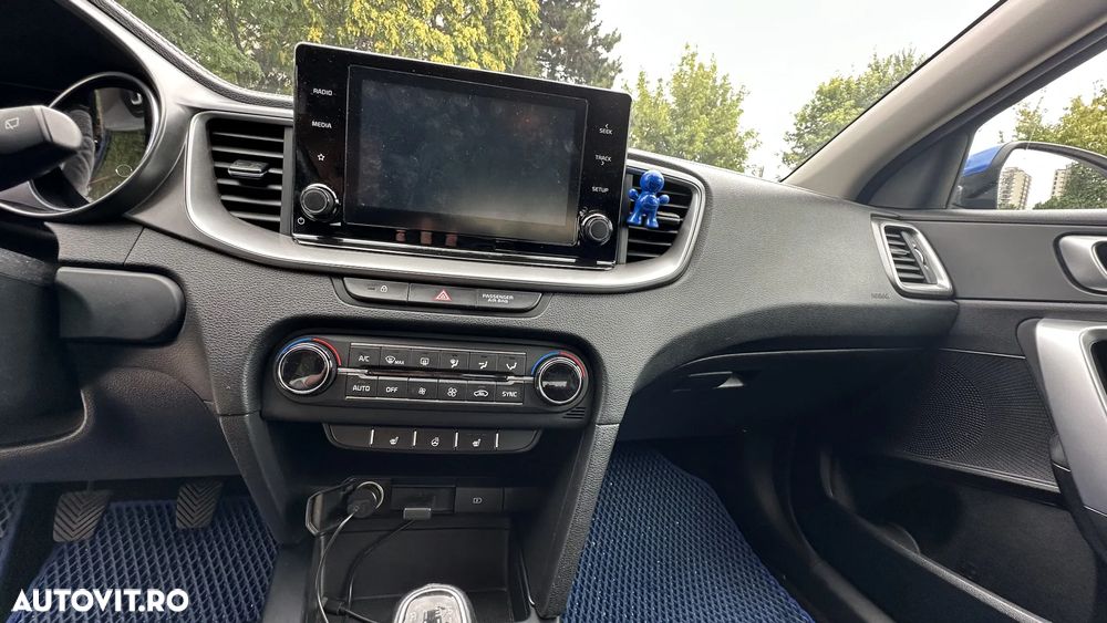 Kia Ceed - 10