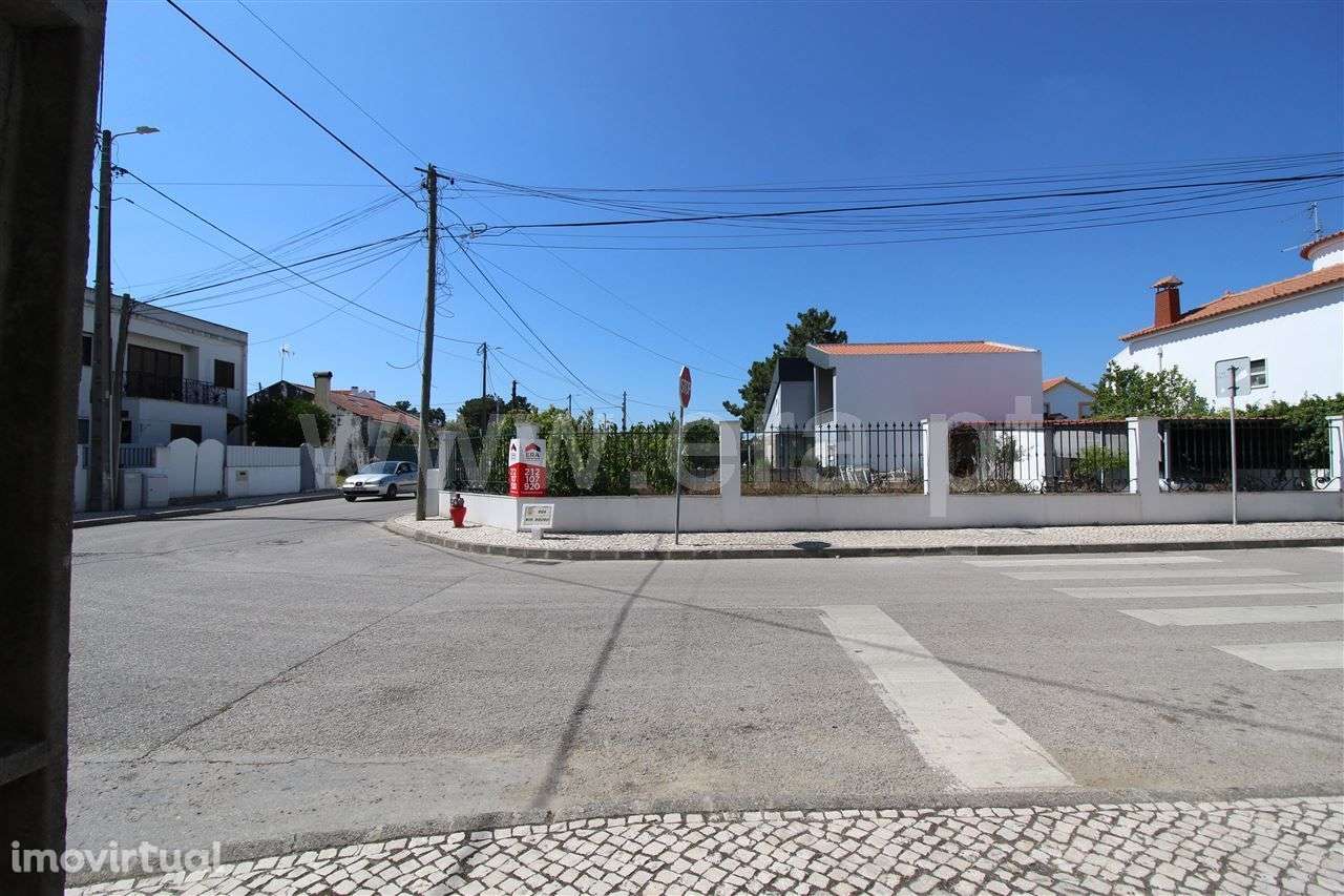 Lote de Terreno de Gaveto com Excelente Localização na Quinta do Conde - Grande imagem: 3/10