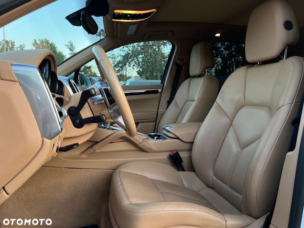 Porsche Cayenne - 16