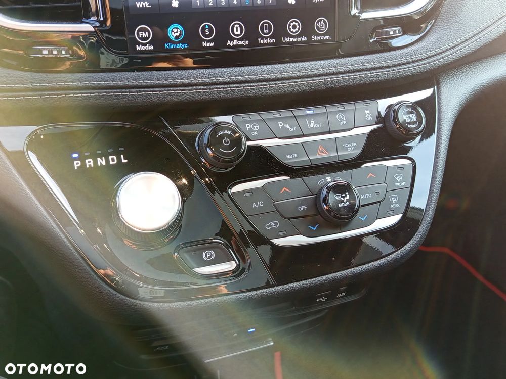 Chrysler Pacifica - 26