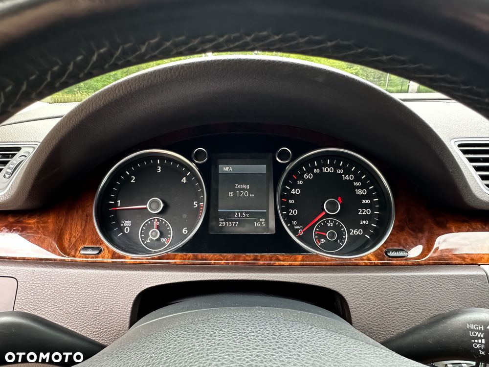 Volkswagen Passat 2.0 TDI Highline - 22