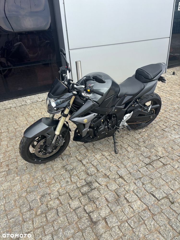 Suzuki GSR - 2