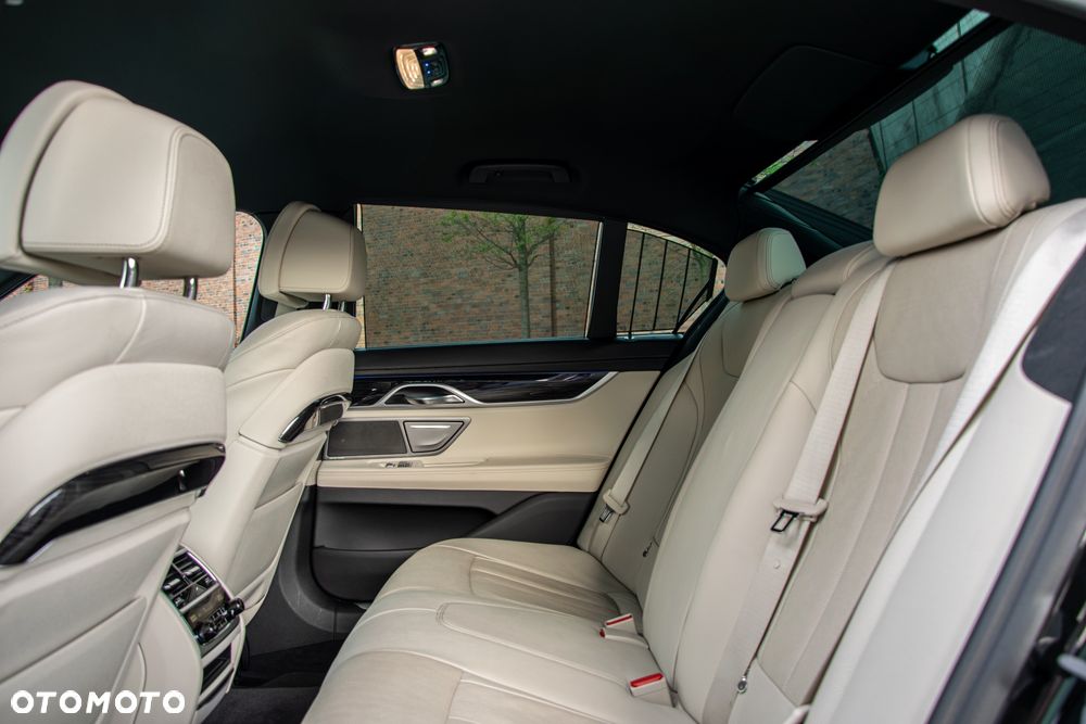 BMW Seria 7 740d xDrive - 37