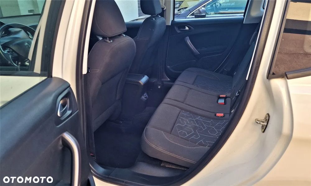 Peugeot 2008 1.2 Pure Tech Active EU6 - 11