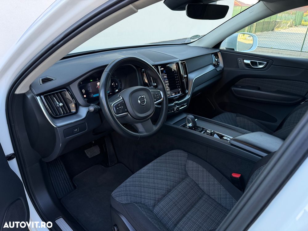 Volvo XC 60 B4 MHEV AWD Momentum Pro - 10