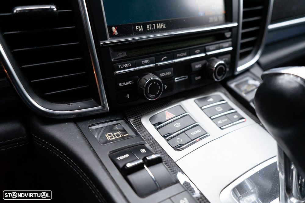 Porsche Panamera Turbo PDK - 35