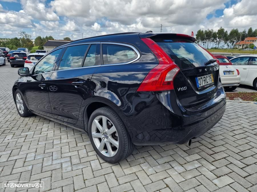 Volvo V60 2.0 D3 Kinetic - 4