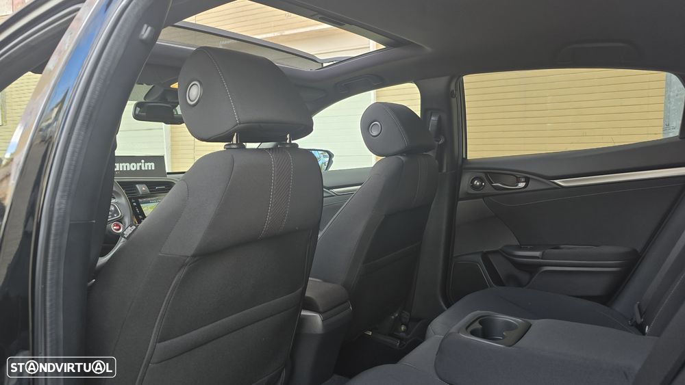 Honda Civic 1.5 i-VTEC Sport Plus - 23