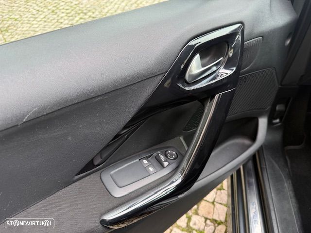 Peugeot 208 1.2 PureTech Style - 9