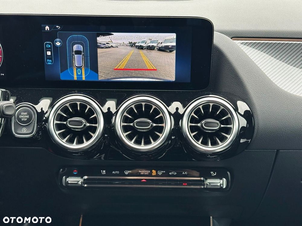 Mercedes-Benz GLA - 9