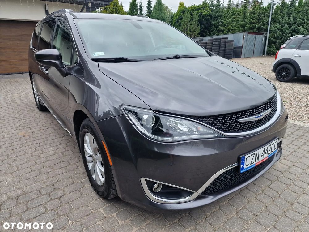 Chrysler Pacifica - 14