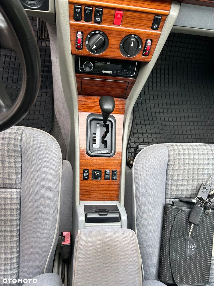 Mercedes-Benz Klasa E - 18