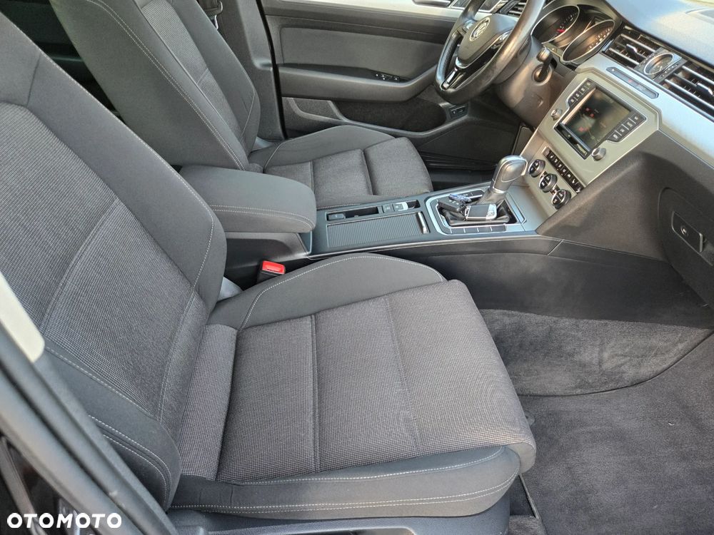 Volkswagen Passat 2.0 TDI SCR DSG Comfortline - 24