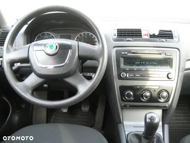 Skoda Octavia 1.6 Ambiente - 9