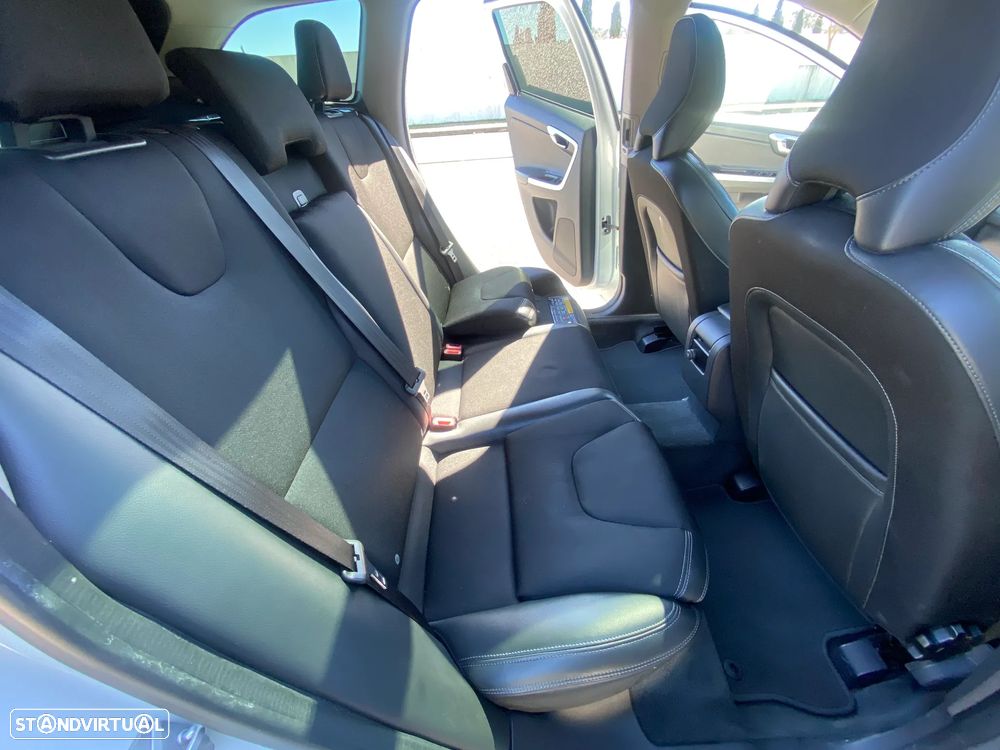 Volvo XC 60 D3 Geartronic Momentum - 16