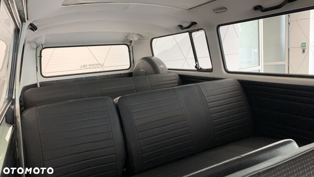 Volkswagen Multivan - 13