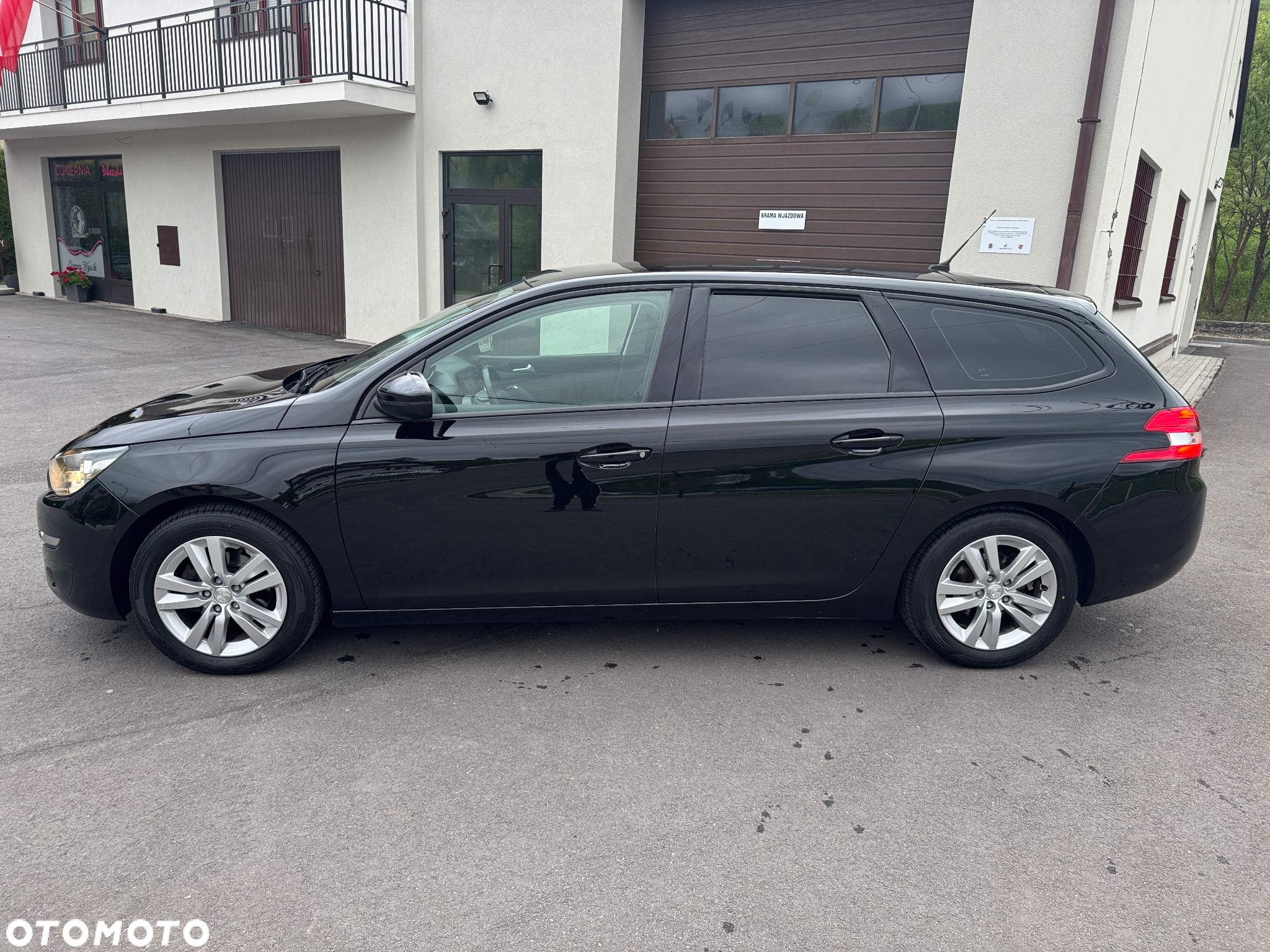 Peugeot 308 SW 1.2 PureTech Allure S&S EAT6 - 9
