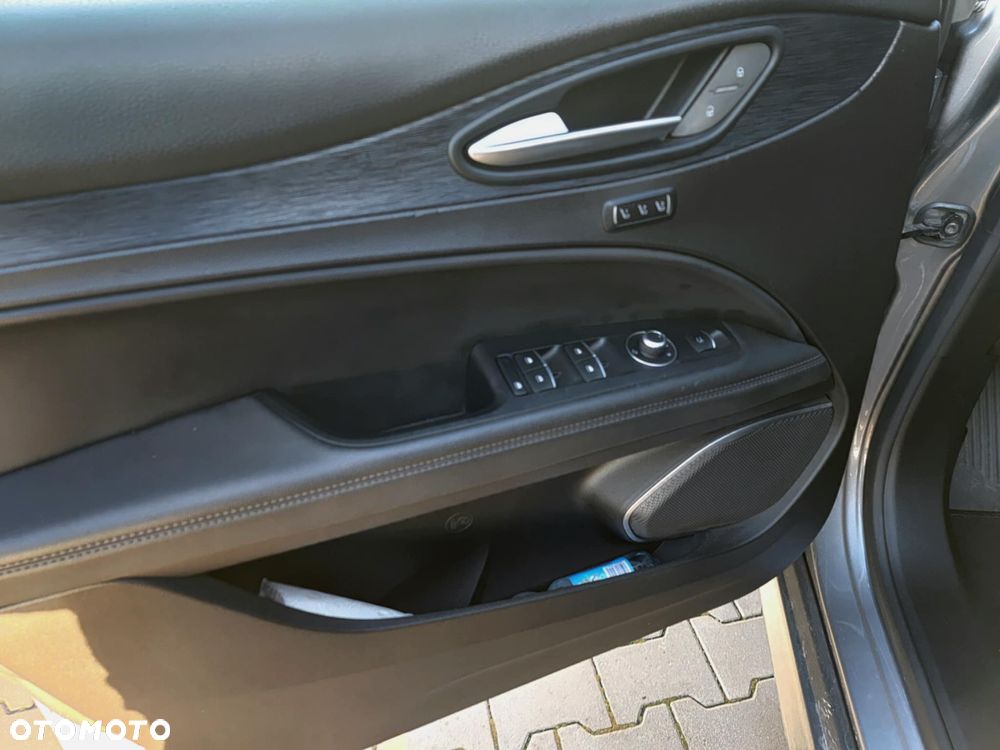 Alfa Romeo Stelvio - 21