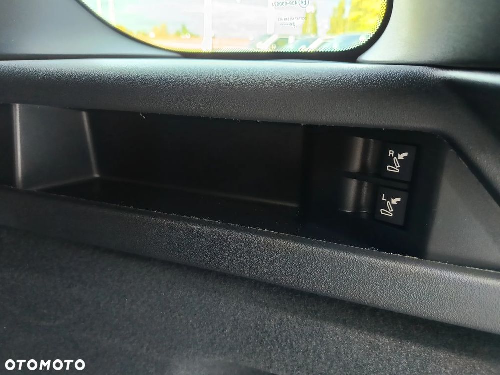 Land Rover Discovery Sport 2.0 D240 R-Dynamic SE - 40