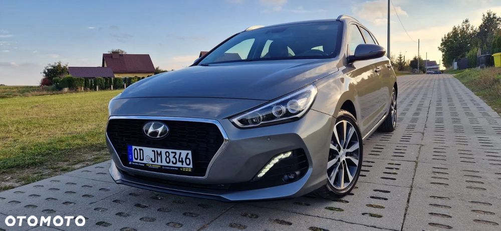 Hyundai i30 1.6 D Premiere Luxury DCT - 2