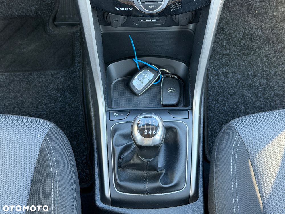 Hyundai i30 blue Kombi 1.4 YES Gold - 17