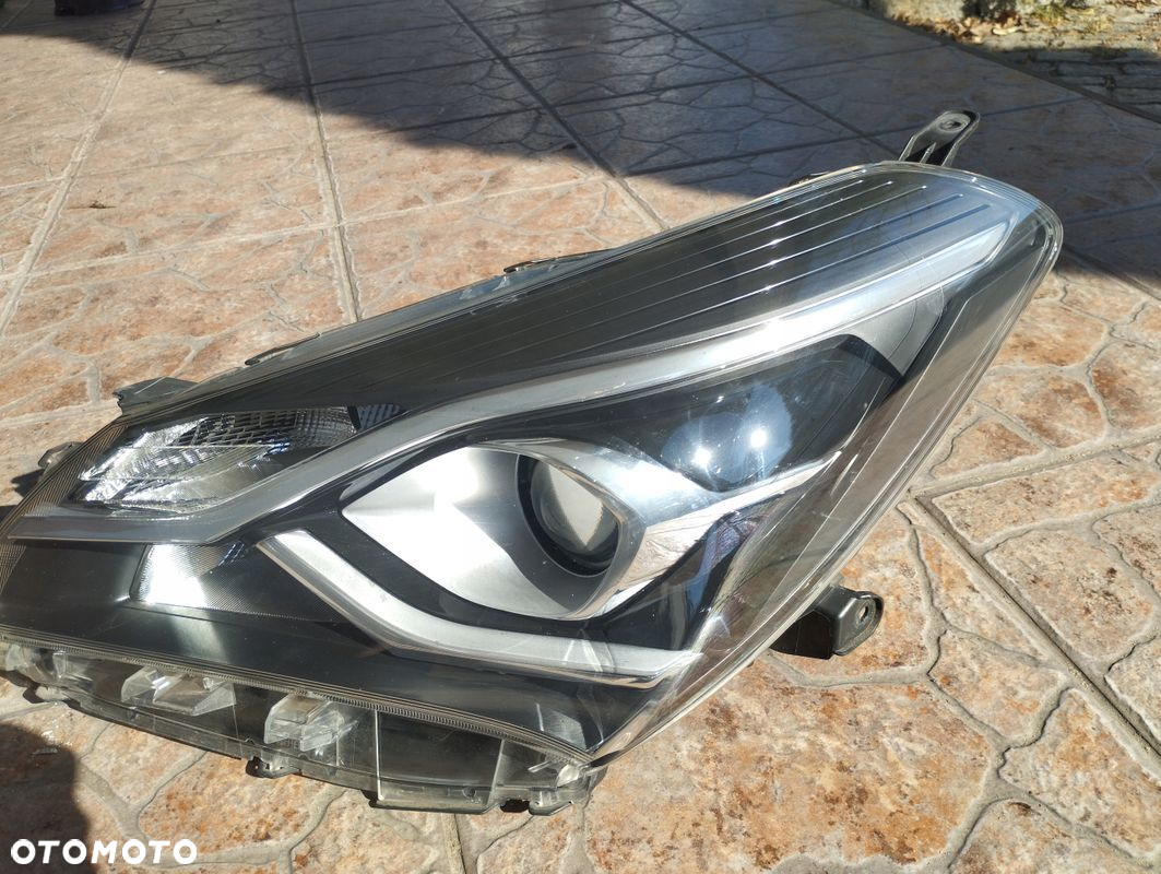Lampa lewa Soczewka Toyota Yaris III 3 - 2