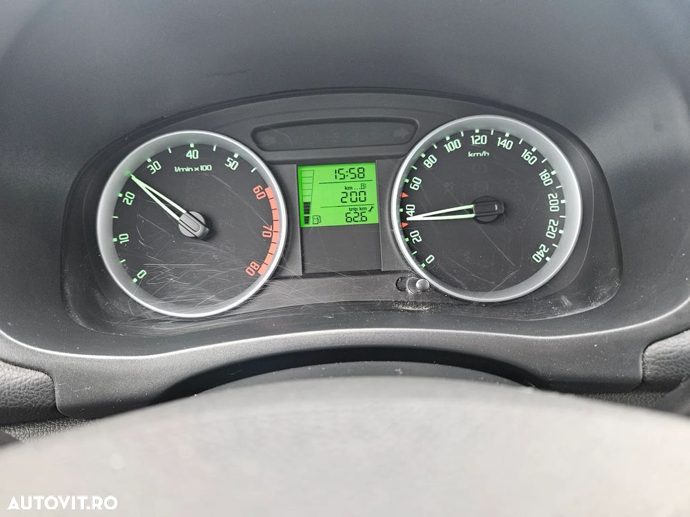 Skoda Fabia 1.2 HTP STYLE EDITION - 11