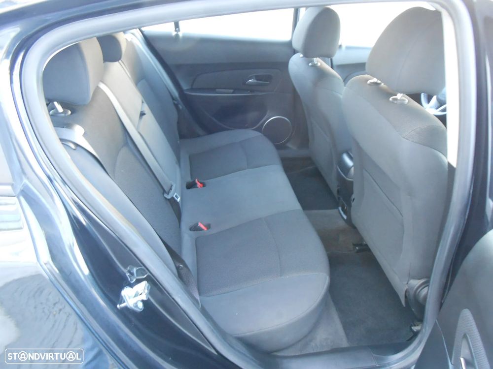 Chevrolet Cruze 1.6 LT - 22