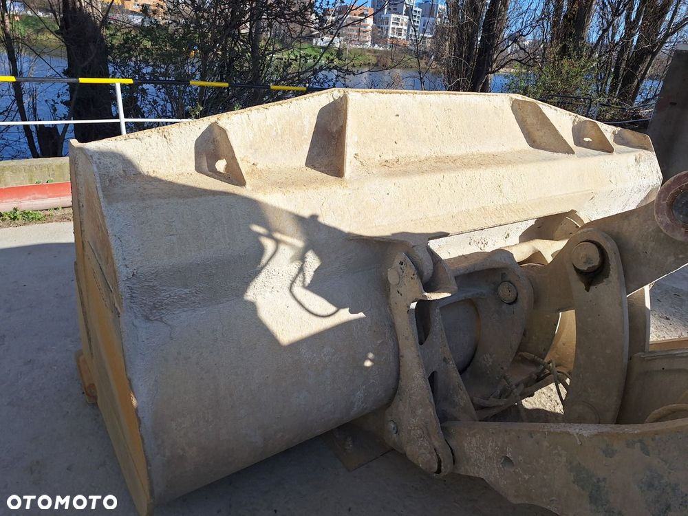 Volvo L 120 H 4X4 - 35