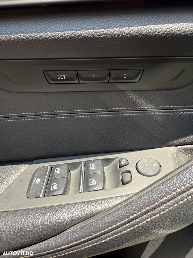 BMW Seria 5 520d Aut. Luxury Line - 37