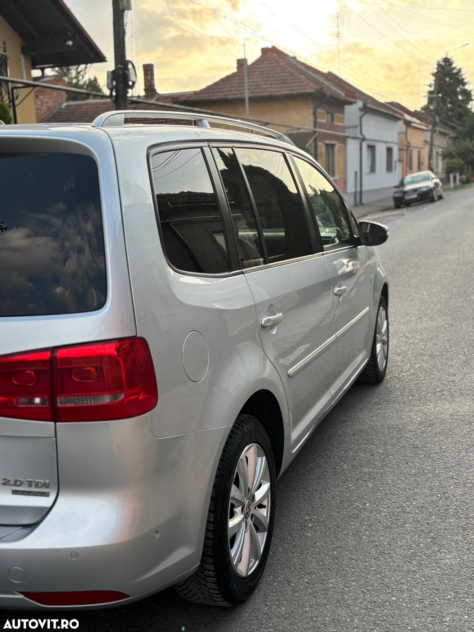 Volkswagen Touran - 4