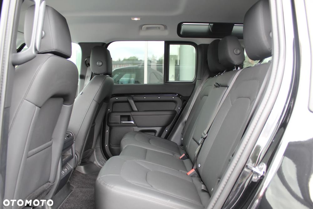 Land Rover Defender - 12