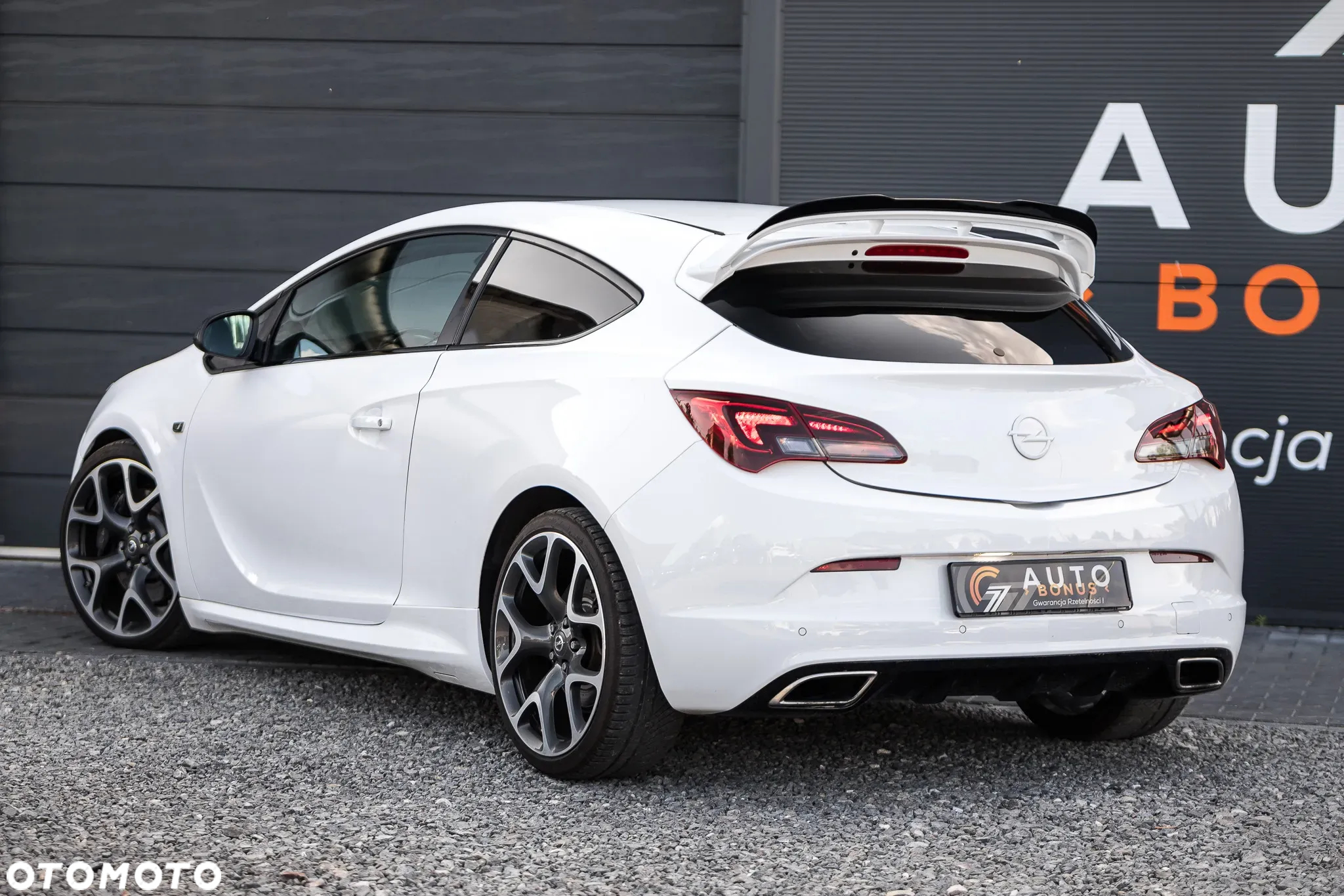 Opel Astra IV GTC OPC - 11