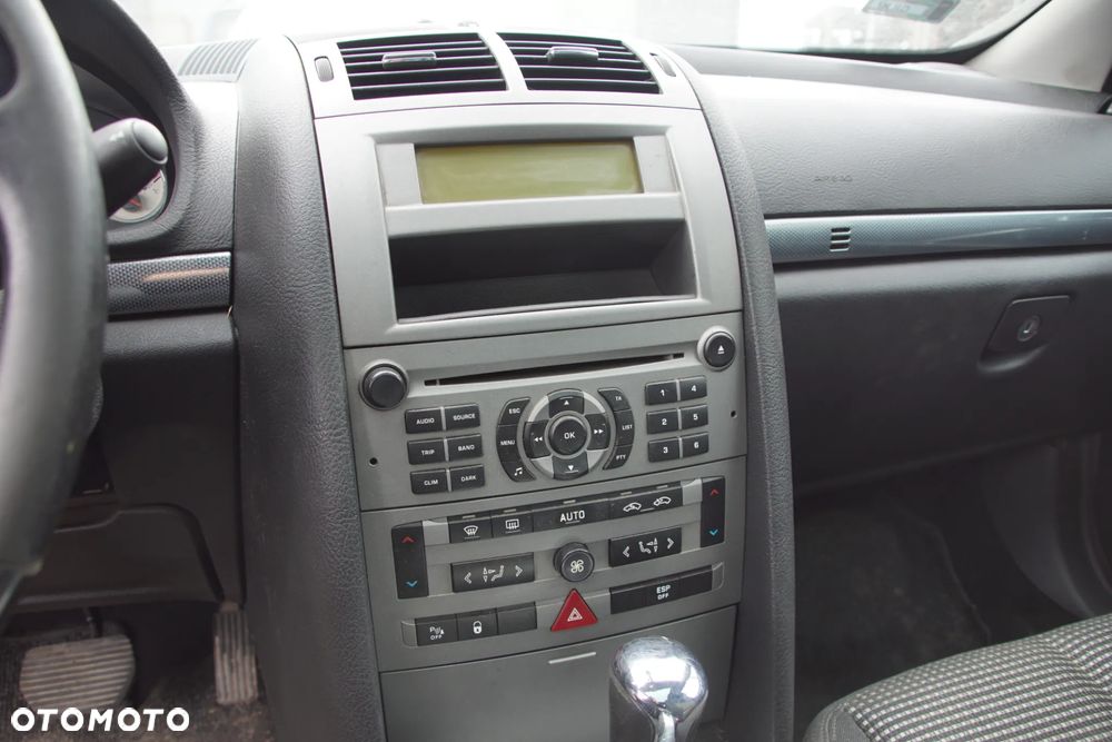Auto na części - Peugeot 407 SW 2.0 HDI 136 KM RHR 4HP20 EZW 2005R Silnik Skrzynia Drzwi Maska Błotnik Klapa Zderzak Lampa Lusterko Klamka Szyba Panorama Deska Kokpit Sterownik Moduł Czujnik Licznik Wyświetlacz Panel Kierownica - 12