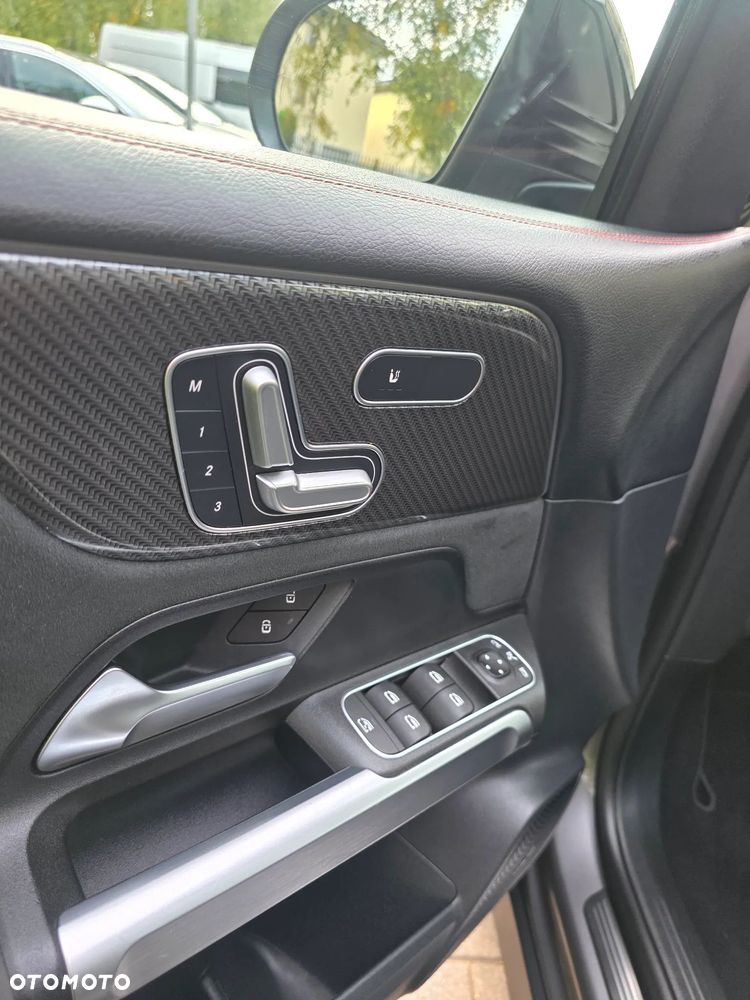Mercedes-Benz GLB - 28