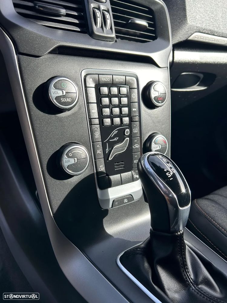 Volvo V40 Cross Country - 13