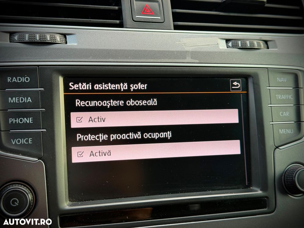 Volkswagen Golf 1.6 TDI BlueMotion Technology DSG Comfortline - 30