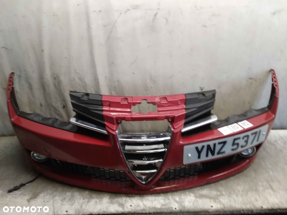 ^ ZDERZAK PRZÓD PRZEDNI ALFA ROMEO 159 289/A CZERWONY HALOGENY - 1