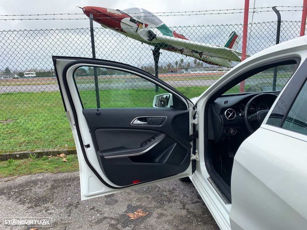 Mercedes-Benz A 180 d AMG Line - 48