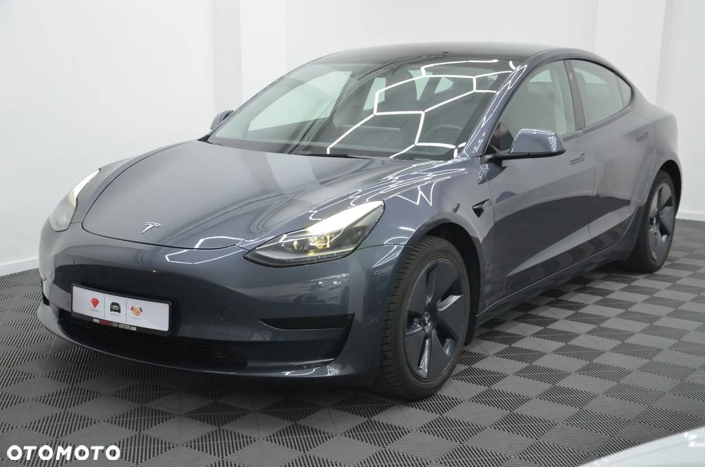 Tesla Model 3 Standard Reichweite Plus Hinterradantrieb - 4