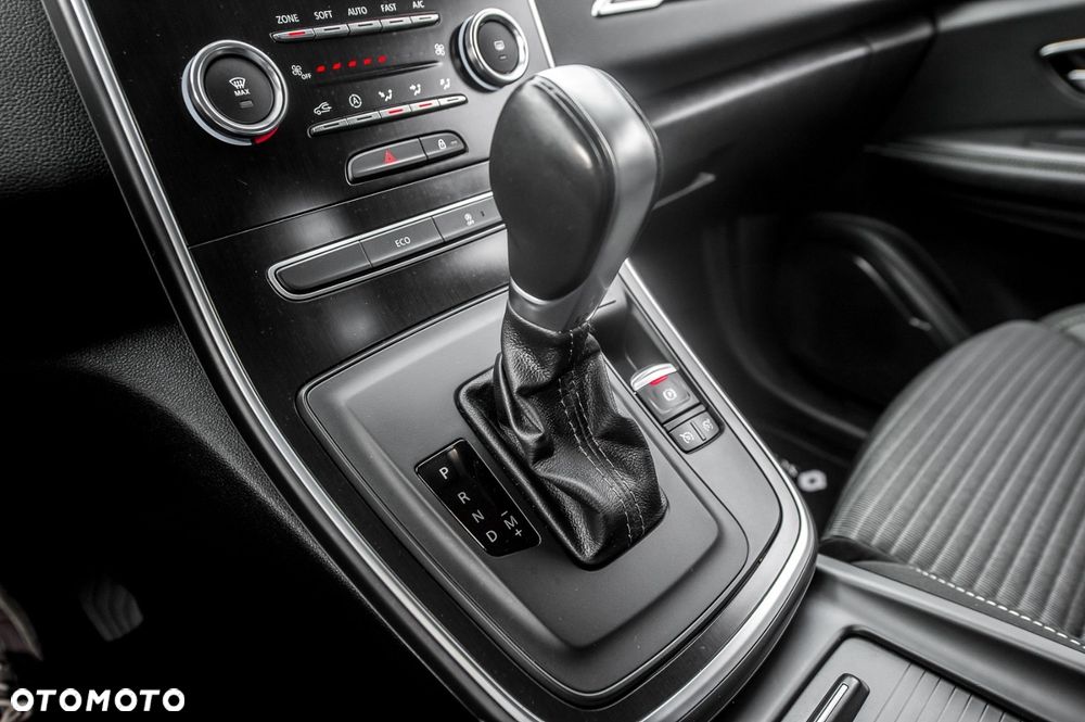 Renault Scenic ENERGY TCe 140 EDC LIMITED - 32