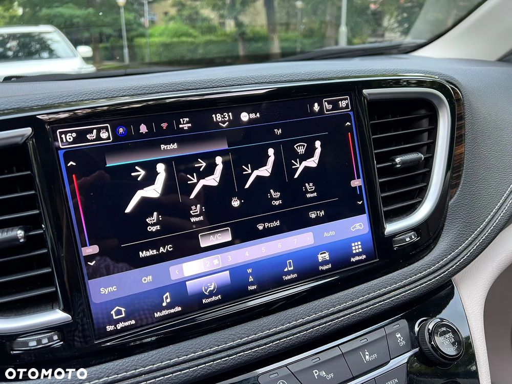 Chrysler Pacifica - 26