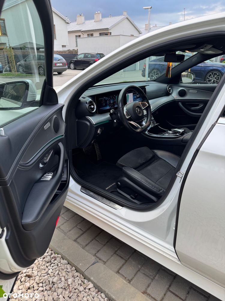 Mercedes-Benz Klasa E 220 d 4-Matic 9G-TRONIC - 21