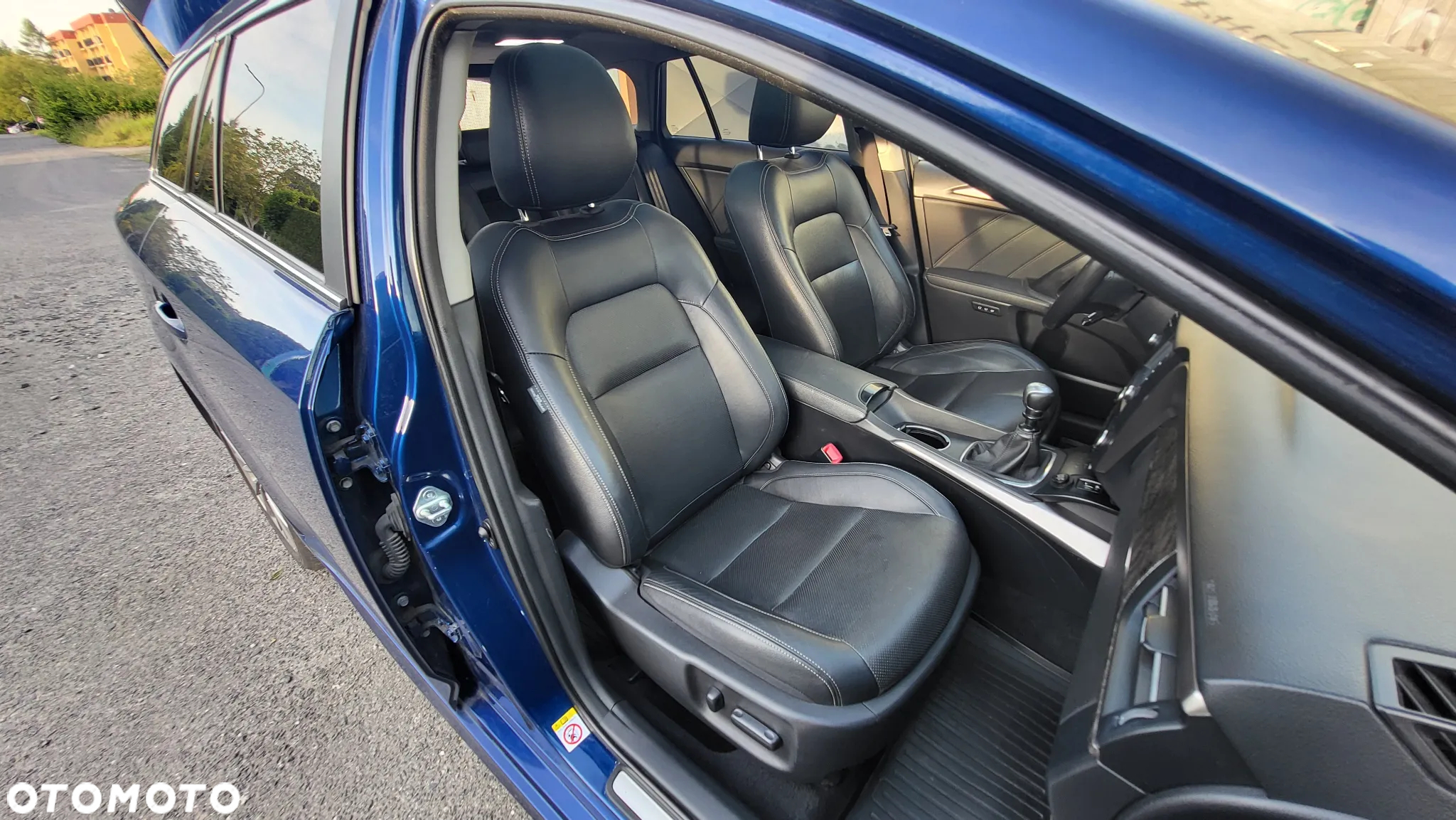 Toyota Avensis 2.0 D-4D Premium - 26