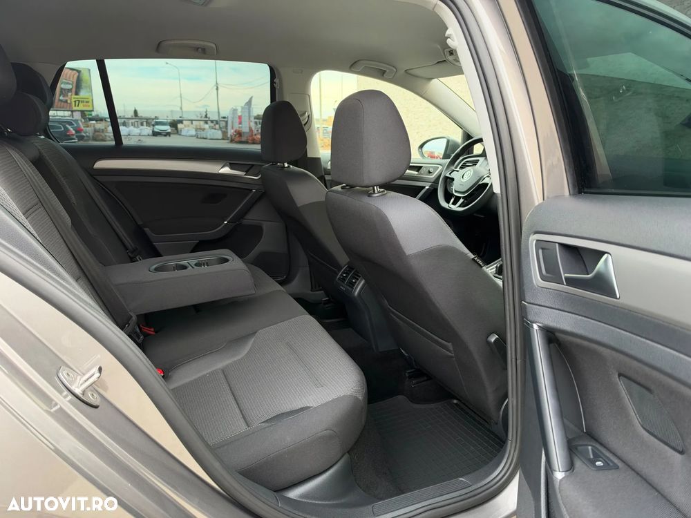 Volkswagen Golf - 30