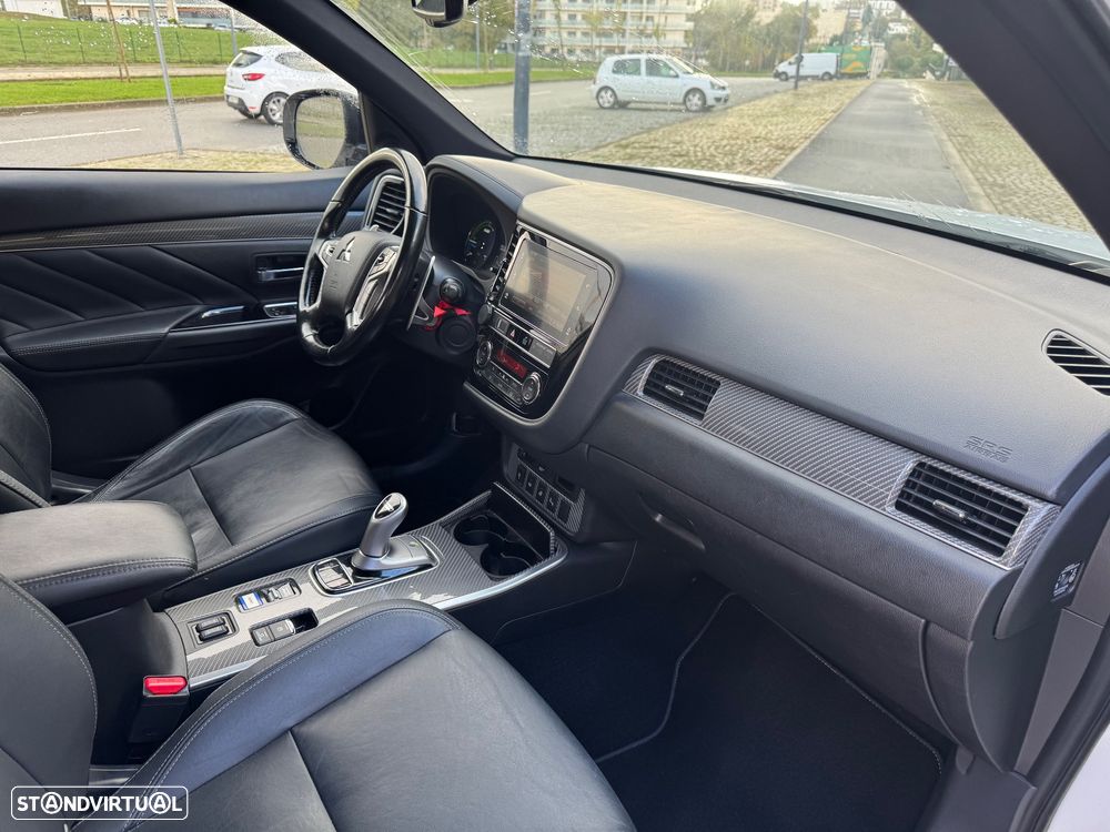 Mitsubishi Outlander - 13