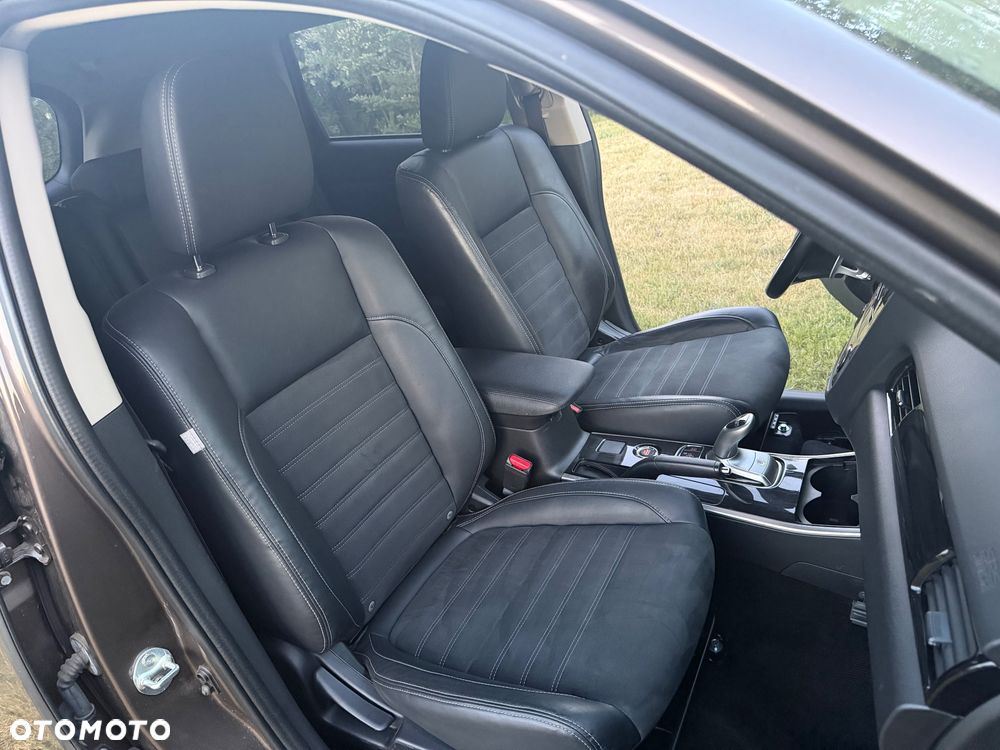 Mitsubishi Outlander Instyle NAVI + - 29