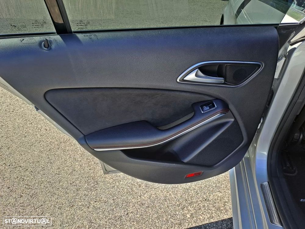 Mercedes-Benz CLA 180 d Shooting Brake AMG Line - 16