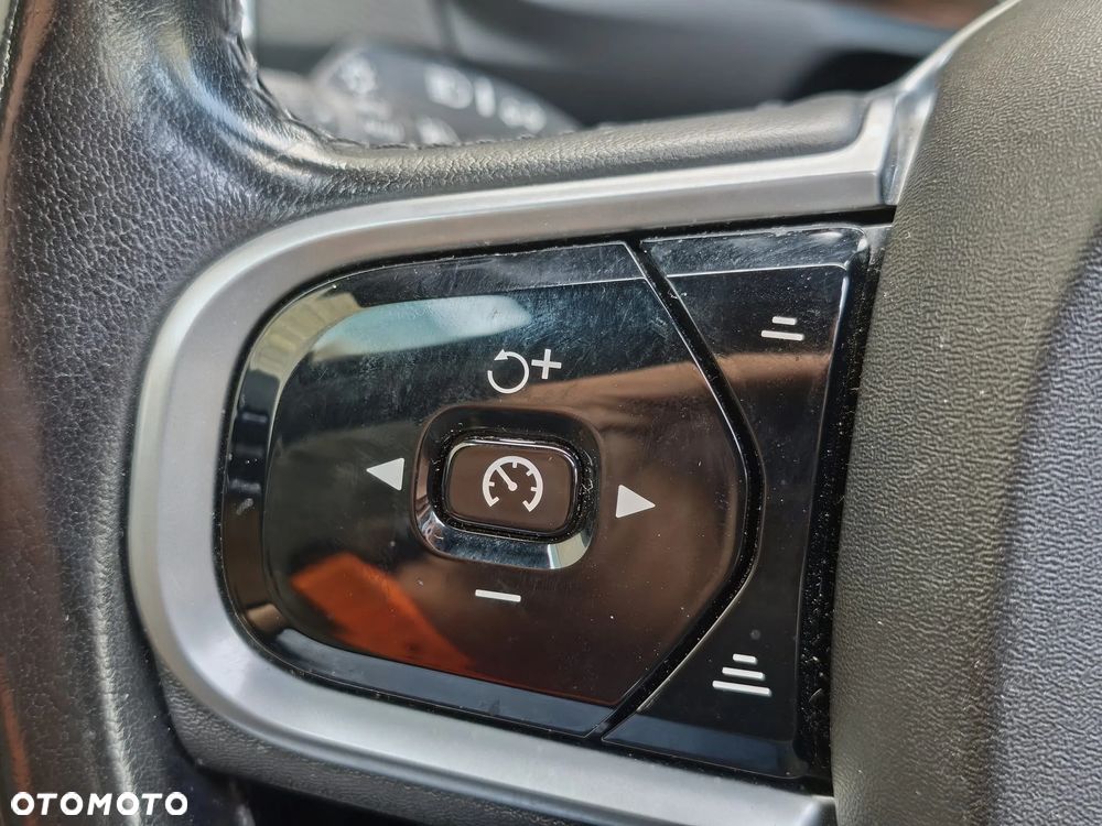 Volvo XC 90 T6 AWD Momentum 7os - 27